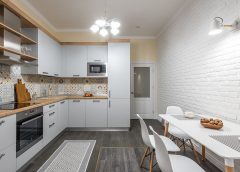 Плюсовете и минусите на кухненските пътеки: стил срещу практичност